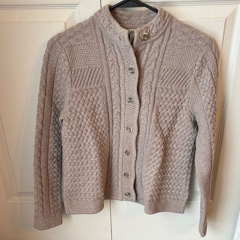 Vintage L.L. Bean Women's Cable Knit cardigan Sweater tan Beige size small EUC